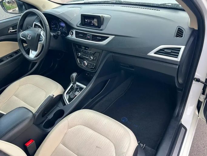 Подержанный Changan Alsvin V7 I, 1.6 л, 2018 в Дубае от First Choice Motors Белый цвет. GCC | AUTO.AE