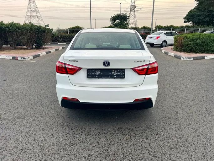 Подержанный Changan Alsvin V7 I, 1.6 л, 2018 в Дубае от First Choice Motors Белый цвет. GCC | AUTO.AE