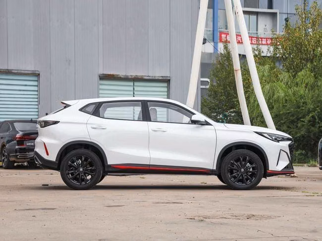 جديدة ⁦Changan X5 Plus، 1.5 l، 2026⁩ في في الإمارات, دبي من THREE CAMELS TRADING FZE، اللون أبيض. المواصفات الصينية | AUTO.AE | إعلان #286374