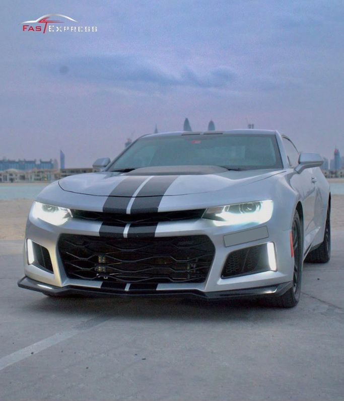 Chevrolet Camaro فيس ليفت السادس, 2022  كوبيه للتأجير في في دبي من Fast express rent a car، اللون رمادي | AUTO.AE