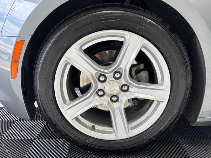 Used Chevrolet Camaro VI Facelift, 2.0 l, 2022 in Dubai, Grey color. American Specs | AUTO.AE