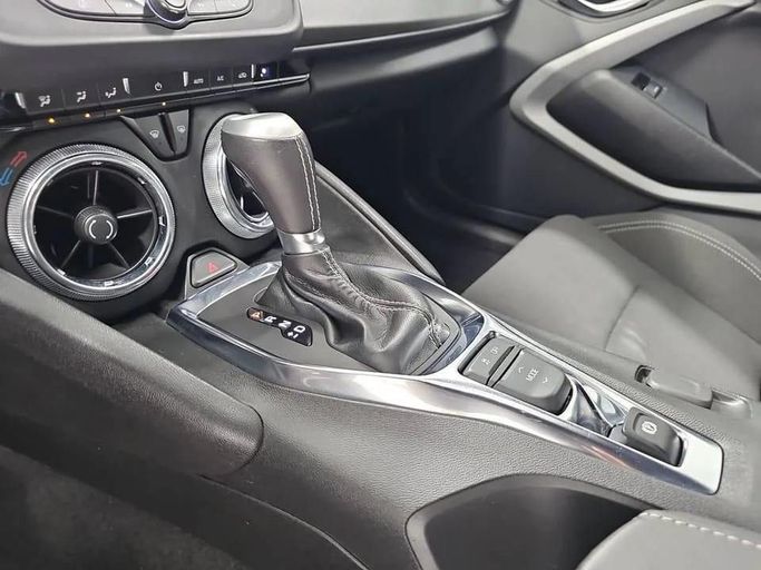Used Chevrolet Camaro VI Facelift, 2.0 l, 2022 in Dubai, Grey color. American Specs | AUTO.AE