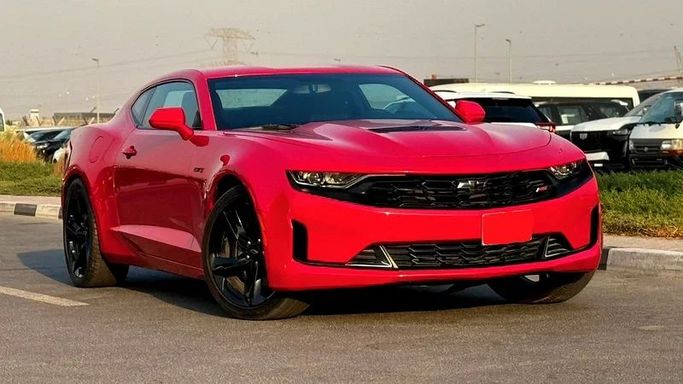 Подержанный Chevrolet Camaro VI Рестайлинг, 6.2 л, 2022 в Дубае от Mirza Automobile FZE Красный цвет. Американская | AUTO.AE