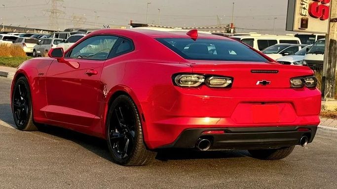 Подержанный Chevrolet Camaro VI Рестайлинг, 6.2 л, 2022 в Дубае от Mirza Automobile FZE Красный цвет. Американская | AUTO.AE