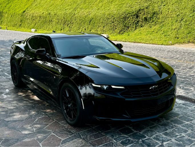 Used Chevrolet Camaro VI Facelift, 3.6 l, 2023 in Dubai, Black color. American Specs | AUTO.AE