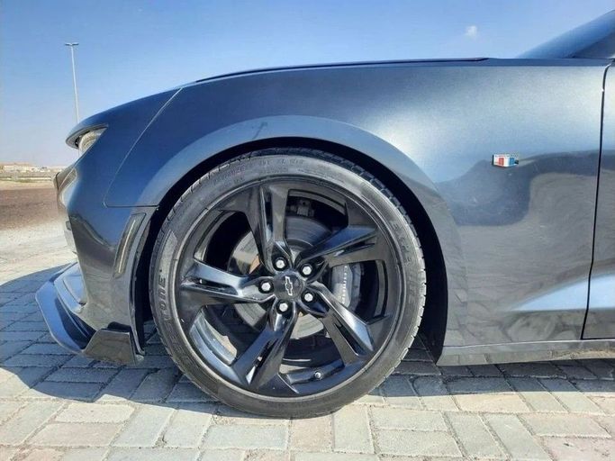 Подержанный Chevrolet Camaro SS VI Рестайлинг, 6.2 л, 2020 в Дубае от Barkat Alrahmen Motors Серый цвет. Other | AUTO.AE