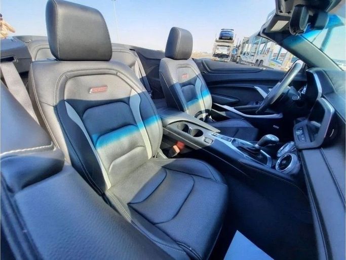 Подержанный Chevrolet Camaro SS VI Рестайлинг, 6.2 л, 2020 в Дубае от Barkat Alrahmen Motors Серый цвет. Other | AUTO.AE