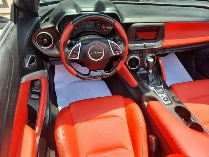 Подержанный Chevrolet Camaro 8-speed VI Рестайлинг, 3.6 л, 2019 в Дубае от Barkat Alrahmen Motors Белый цвет. Other | AUTO.AE