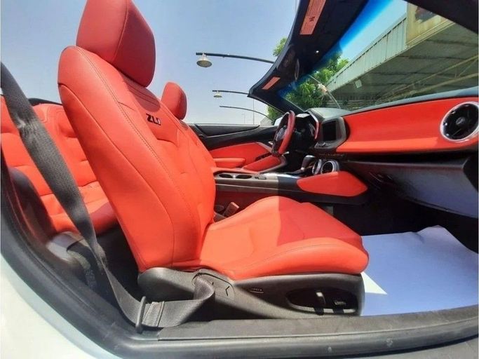 Подержанный Chevrolet Camaro 8-speed VI Рестайлинг, 3.6 л, 2019 в Дубае от Barkat Alrahmen Motors Белый цвет. Other | AUTO.AE