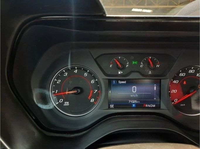 Подержанный Chevrolet Camaro 8-speed VI Рестайлинг, 3.6 л, 2019 в Дубае от Barkat Alrahmen Motors Белый цвет. Other | AUTO.AE