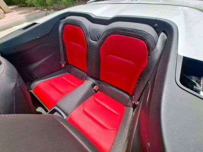 Подержанный Chevrolet Camaro 8-speed VI Рестайлинг, 3.6 л, 2019 в Дубае от Barkat Alrahmen Motors Серебристый цвет. Американская | AUTO.AE