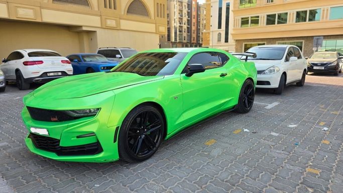 Подержанный Chevrolet Camaro VI, 2.0 л, 2018 в Дубае Зеленый цвет. Канадская | AUTO.AE