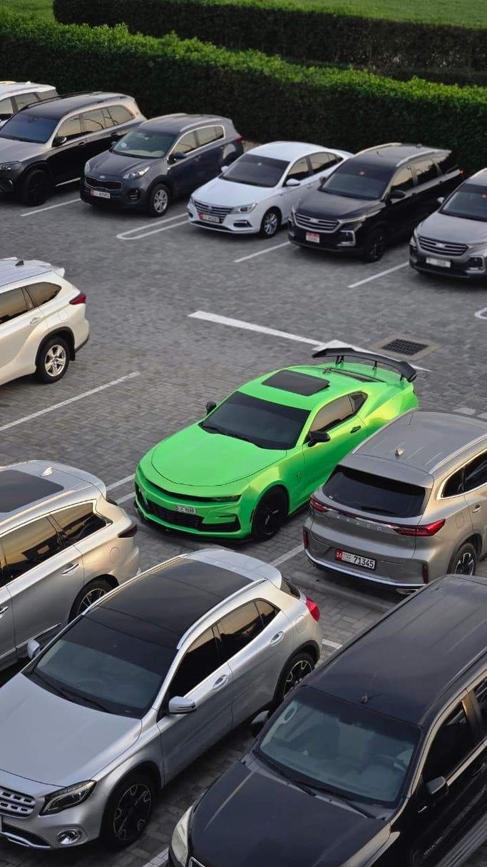 Подержанный Chevrolet Camaro VI, 2.0 л, 2018 в Дубае Зеленый цвет. Канадская | AUTO.AE