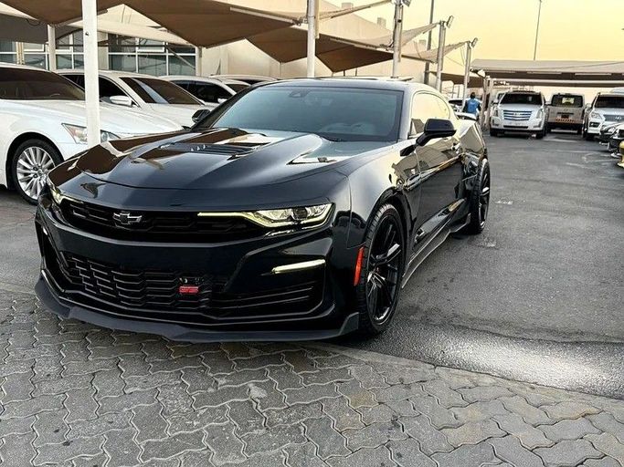 Подержанный Chevrolet Camaro SS VI Рестайлинг, 6.2 л, 2020 в Дубае от Al Qemah Used Cars Черный цвет. Американская | AUTO.AE