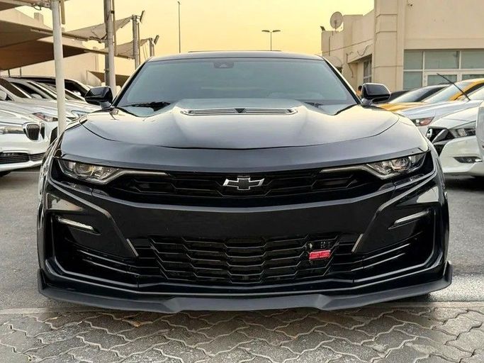 Подержанный Chevrolet Camaro SS VI Рестайлинг, 6.2 л, 2020 в Дубае от Al Qemah Used Cars Черный цвет. Американская | AUTO.AE