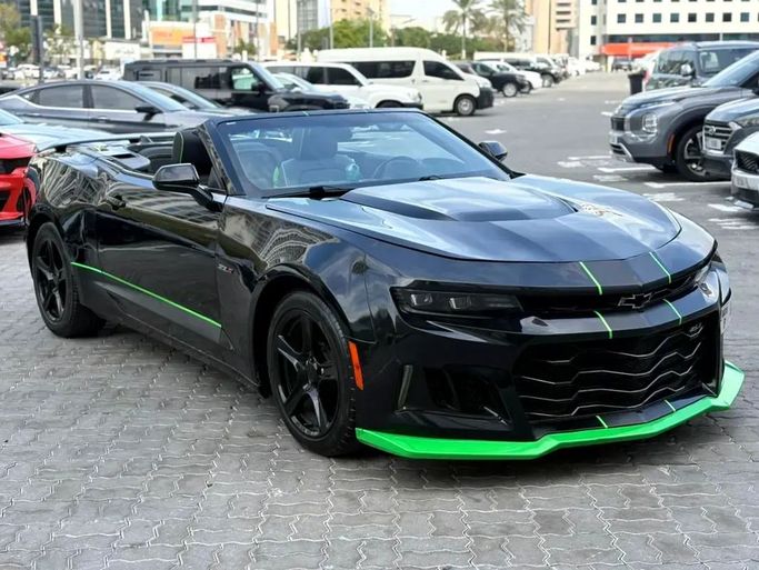 مستعملة Chevrolet Camaro ZL1 فيس ليفت السادس, 6.2 l, 2020 في في دبي من AUTO GEMS DUBAI، اللون أسود. المواصفات الأمريكية | AUTO.AE