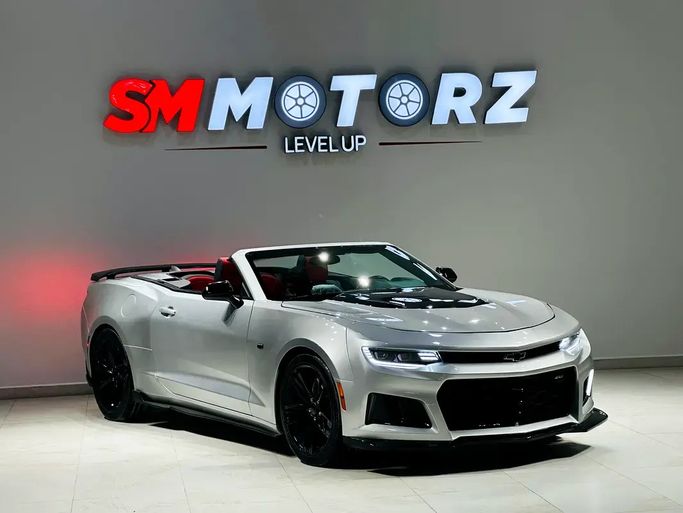 مستعملة Chevrolet Camaro 1LT سادساً, 3.6 l, 2017 في في الإمارات, دبي من SM MOTORZ، اللون فضي. المواصفات الأمريكية | AUTO.AE | إعلان #283513