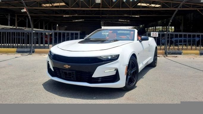 مستعملة ⁦Chevrolet Camaro 10-speed فيس ليفت السادس، 3.6 l، 2019⁩ في في الإمارات, دبي من Barkat Alrahmen Motors، اللون أبيض.  | AUTO.AE | إعلان #290639