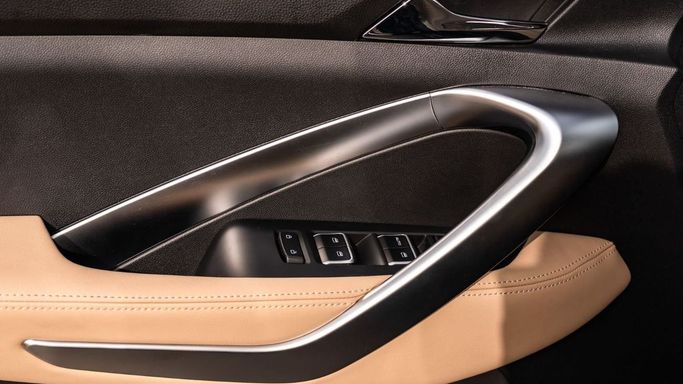 New Chevrolet Captiva II, 1.5 l, 2024 in Dubai by Altass Motors, Silver color. Other | AUTO.AE