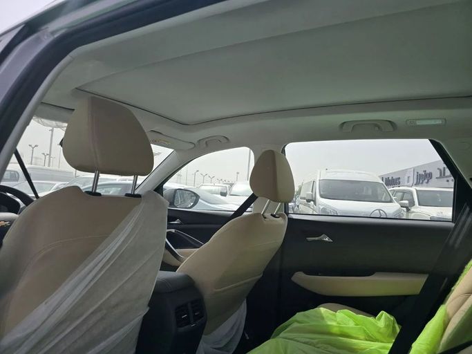 New Chevrolet Captiva II, 1.5 l, 2025 in Dubai by Mohamed Hakim Motors, Beige color. Other | AUTO.AE