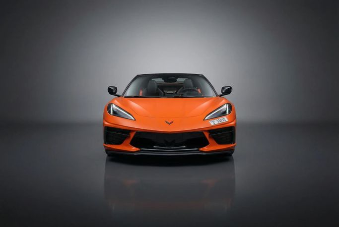 Chevrolet Corvette Stingray C8, 2026 رياضي قابلة للتحويل للتأجير في في دبي من Rotana Star Rent a Car، اللون برتقالي | AUTO.AE