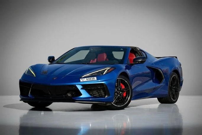 Chevrolet Corvette Stingray C8, 2023 кабриолет спорт класса в Дубае от Rotana Star Rent a Car синий цвет | AUTO.AE