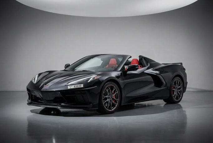 Chevrolet Corvette Stingray C8, 2024 رياضي قابلة للتحويل للتأجير في في دبي من Rotana Star Rent a Car، اللون أسود | AUTO.AE