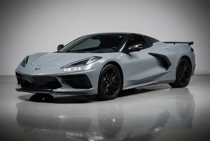 Chevrolet Corvette Stingray C8, 2026 رياضي قابلة للتحويل للتأجير في في دبي من Rotana Star Rent a Car، اللون رمادي | AUTO.AE