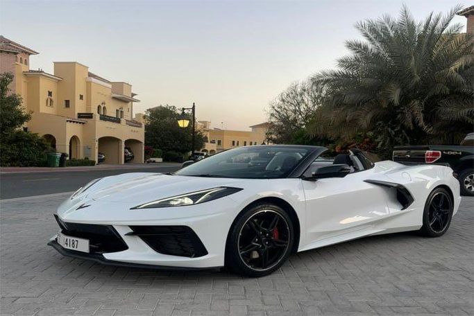 Chevrolet Corvette Z06 C8, 2023 кабриолет спорт класса в Дубае от King Way Car Rental белый цвет | AUTO.AE