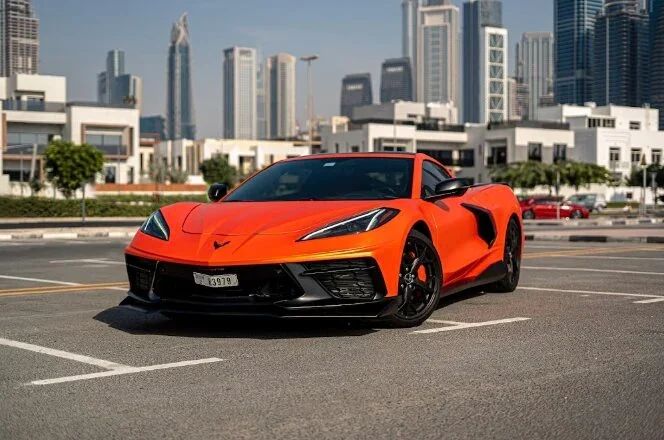 Chevrolet Corvette 3LT C8, 2026 رياضي تارغا للتأجير في في دبي من DELTA RENTALS، اللون برتقالي | AUTO.AE