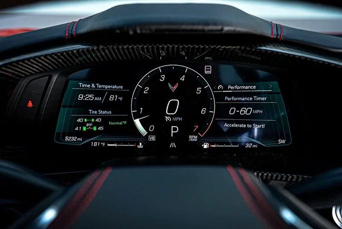 Подержанный Chevrolet Corvette Stingray C8, 6.2 л, 2023 в Дубае от MBA Motors Красный цвет. Американская | AUTO.AE
