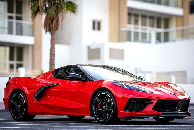 Подержанный Chevrolet Corvette Stingray C8, 6.2 л, 2020 в Дубае от MBA Motors Красный цвет. GCC | AUTO.AE