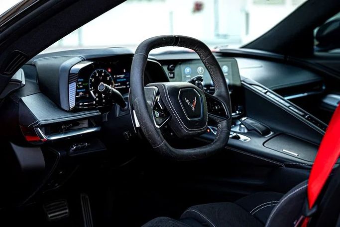 Подержанный Chevrolet Corvette Stingray C8, 6.2 л, 2020 в Дубае от MBA Motors Красный цвет. GCC | AUTO.AE