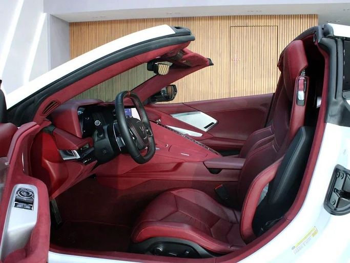 Подержанный Chevrolet Corvette Stingray C8, 6.2 л, 2024 в Дубае от Hot Wheel Used Motors Белый цвет. Other | AUTO.AE