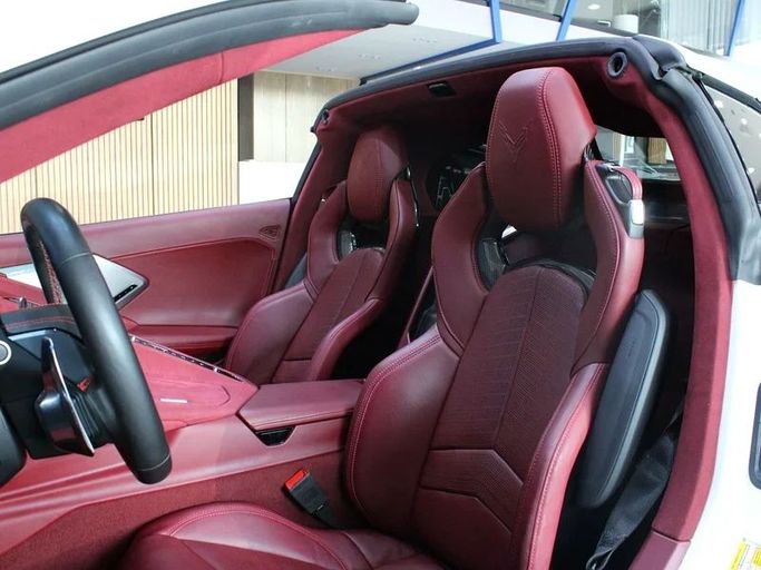 Подержанный Chevrolet Corvette Stingray C8, 6.2 л, 2024 в Дубае от Hot Wheel Used Motors Белый цвет. Other | AUTO.AE