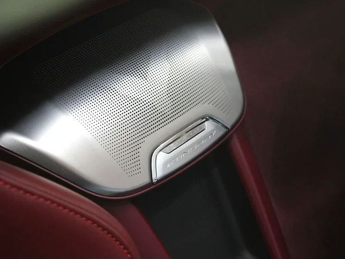 Подержанный Chevrolet Corvette Stingray C8, 6.2 л, 2024 в Дубае от Hot Wheel Used Motors Белый цвет. Other | AUTO.AE