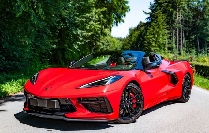 مستعملة Chevrolet Corvette Stingray C8, 6.2 l, 2023 في في دبي من Fair Import، اللون أحمر. المواصفات الأمريكية | AUTO.AE | إعلان #272665