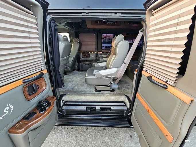 Подержанный Chevrolet Express II, 5.3 л, 2007 в Дубае от Irfan Motors Черный цвет. Японская | AUTO.AE