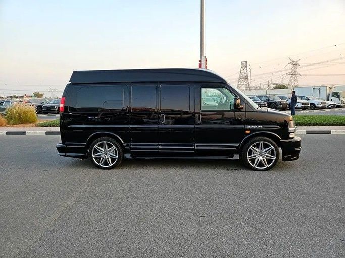 Подержанный Chevrolet Express II, 5.3 л, 2007 в Дубае от Irfan Motors Черный цвет. Японская | AUTO.AE