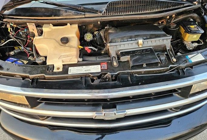 Used Chevrolet Express I, 4.3 l, 1999 in Dubai by Irfan Motors, Blue color. Japanese Specs | AUTO.AE