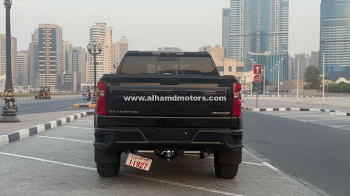 Used Chevrolet Silverado IV (T1XX) Facelift, 6.2 l, 2023 in Dubai by Alhamd Motors, Black color. Other | AUTO.AE