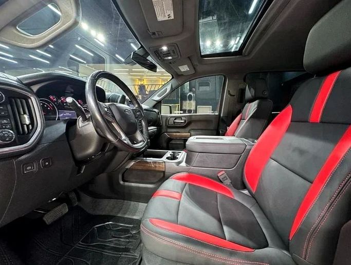 Подержанный Chevrolet Silverado IV (T1XX), 5.3 л, 2021 в Дубае от Hot Wheel Used Motors Красный цвет. Other | AUTO.AE