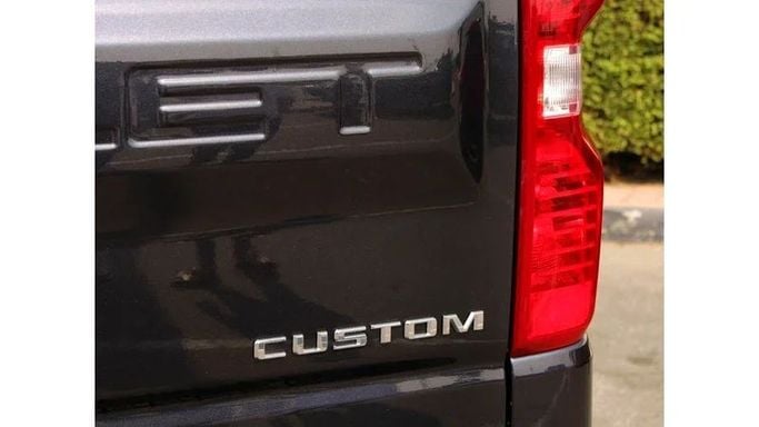 Подержанный Chevrolet Silverado IV (T1XX), 5.3 л, 2022 в Дубае от Hot Wheel Used Motors Черный цвет. Other | AUTO.AE