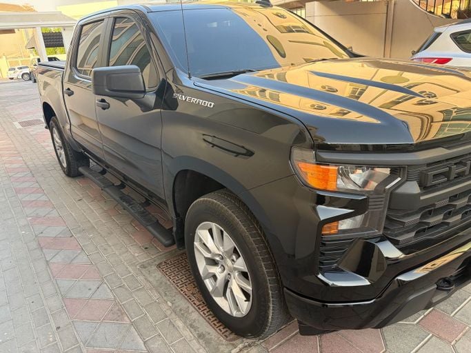 Новый Chevrolet Silverado IV (T1XX) Рестайлинг, 2.7 л, 2023 в Дубае Черный цвет. Американская | AUTO.AE