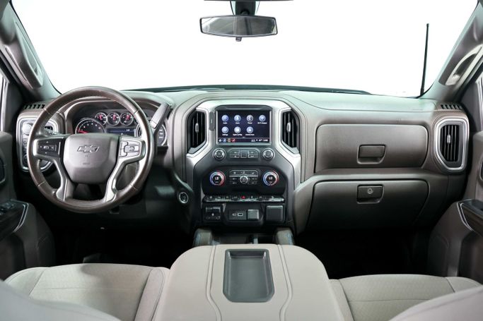 Подержанный Chevrolet Silverado IV (T1XX), 6.2 л, 2021 в Дубае от The Car Superstore Черный цвет. GCC | AUTO.AE