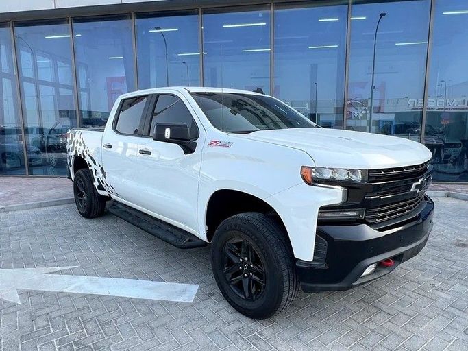 مستعملة Chevrolet Silverado IV (T1XX), 6.2 l, 2021 في في دبي من F1 Motors، اللون أبيض. مواصفات الخليج | AUTO.AE