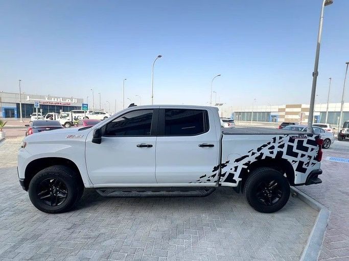 مستعملة Chevrolet Silverado IV (T1XX), 6.2 l, 2021 في في دبي من F1 Motors، اللون أبيض. مواصفات الخليج | AUTO.AE