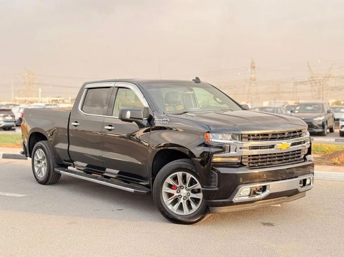 مستعملة Chevrolet Silverado IV (T1XX), 3.0 l, 2020 في في دبي من GHAZNI MOTORS، اللون أسود. المواصفات الأمريكية | AUTO.AE