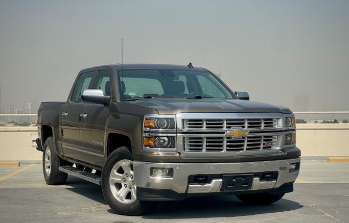 Used ⁦Chevrolet Silverado III (K2XX), 5.3 l, 2015⁩ in UAE, Dubai by Gulf Motors, Brown color. GCC Specs | AUTO.AE | Listing #290011
