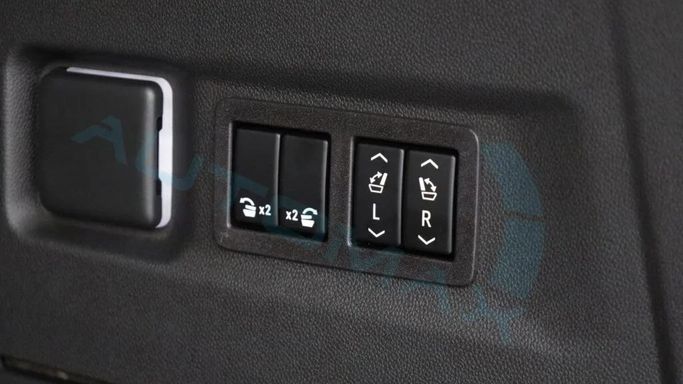 Новый Chevrolet Suburban XII, 6.2 л, 2023 в Дубае от Auto Max Group Черный цвет.  | AUTO.AE